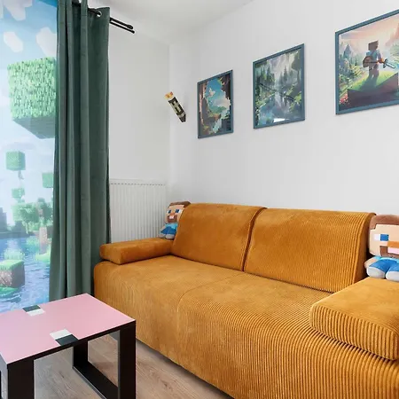 Rodzinny Blisko Morza Inspirowany Gra Minecraft Z Konsola Do Gier By Renters * Jastrzębia Góra